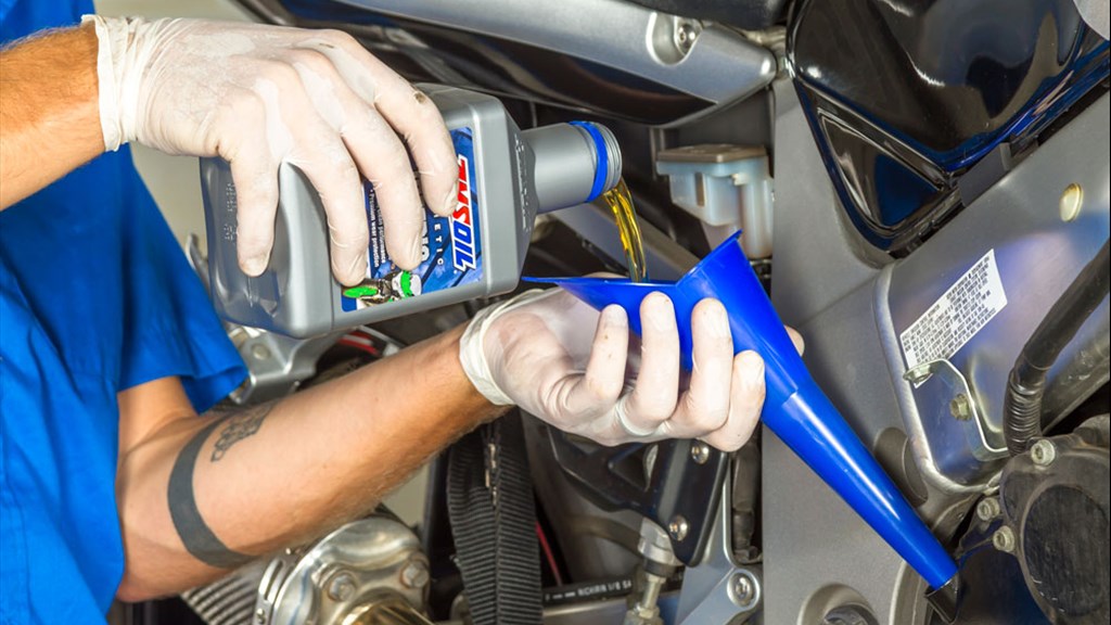 Как поменять масло в мотоцикле